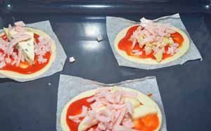 Mini Pizzas Queso